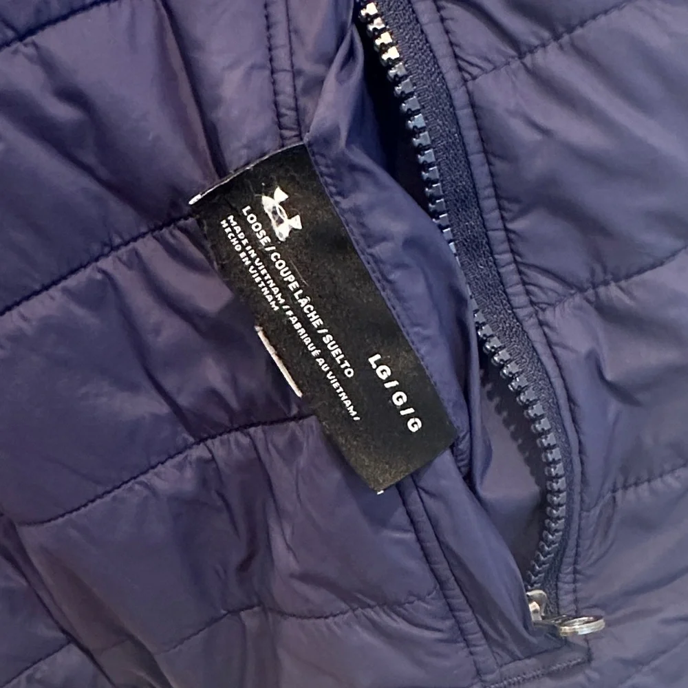 Under Armour Men's Dark Blue Quilted & fleece reversible Notre Dame vest - Picture 3 of 7